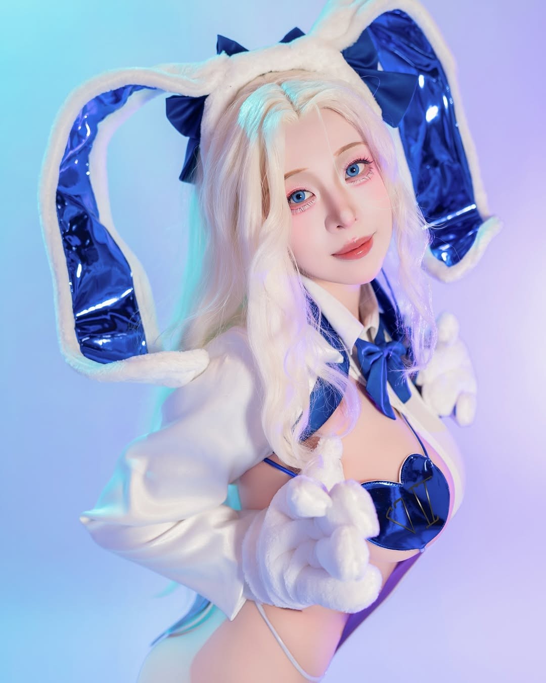 美女cos《棕色尘埃2》兔女郎达丽安 前凸后翘太美了！