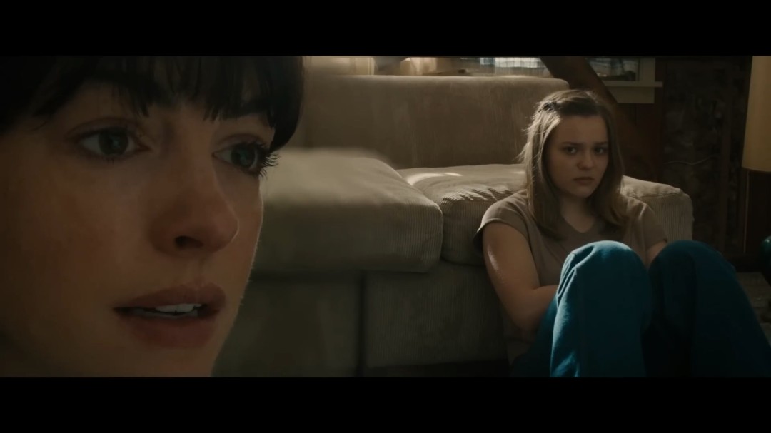 《逃出绝命街》前导预告 安妮·海瑟薇+麦克格雷主演