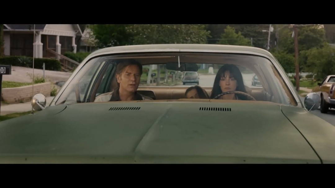 《逃出绝命街》前导预告 安妮·海瑟薇+麦克格雷主演