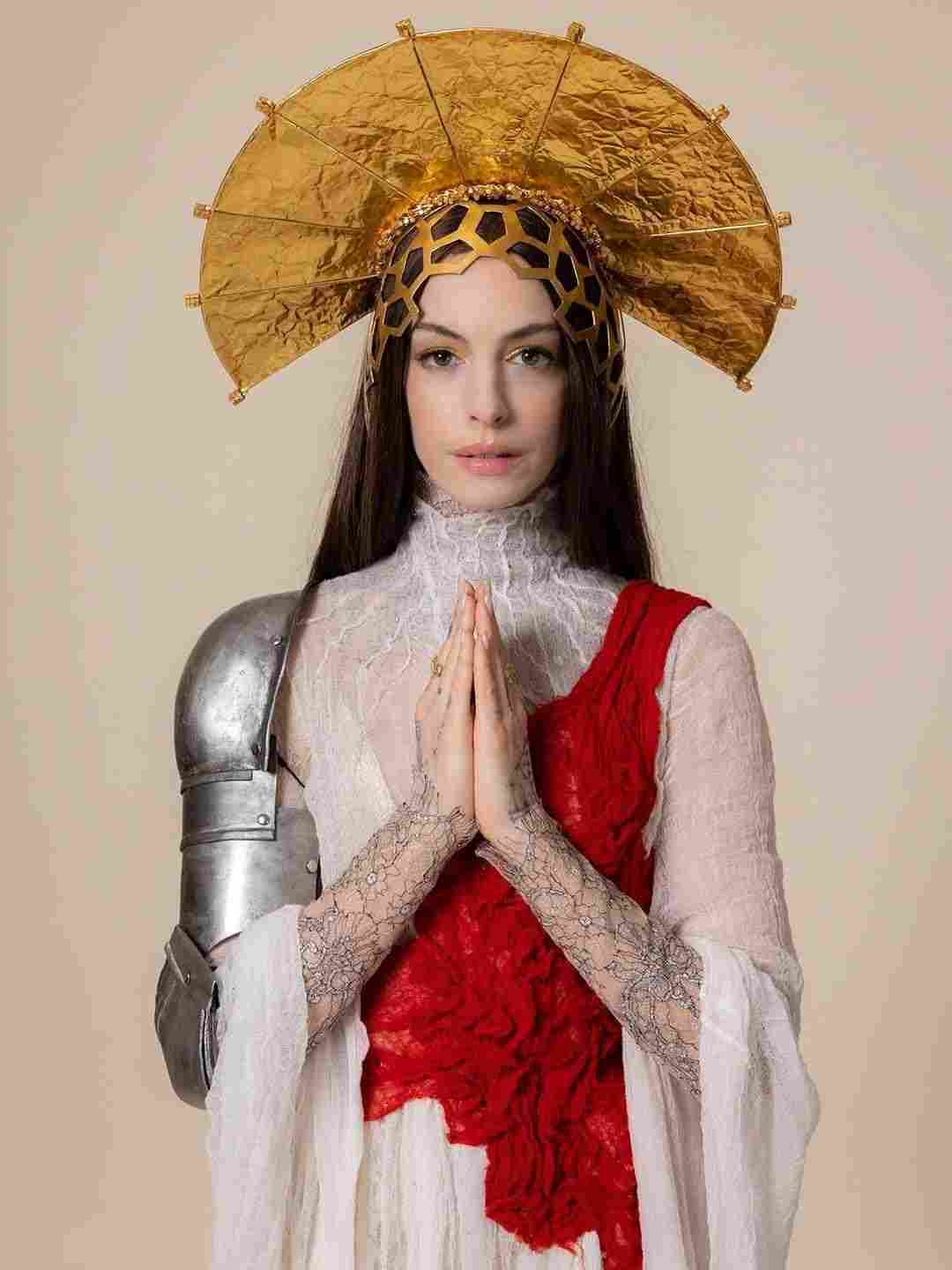 安妮海瑟薇新片《圣母玛利亚》造型曝光 太火辣了！